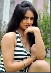 Gurudu Actress Ritu Kaur Hot Pics