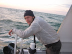 Auch die Kalorienbilanz der Crewmitglieder fiel an diesem Tag negativ aus. Die meisten schafften ein One-way-Kotzing, während Mirela die vollen 22 Stunden zu ihrem Two-way-Kotzing nutzte. -Even the energy balance of the whole crew was negative. Most crew members did a one-way-vomiting, Mirela used her whole 22 hours to do a two-way-vomiting.