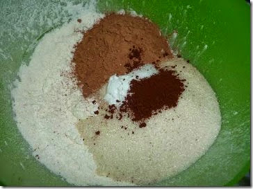 Revuelve los ingredientes secos clip_image006