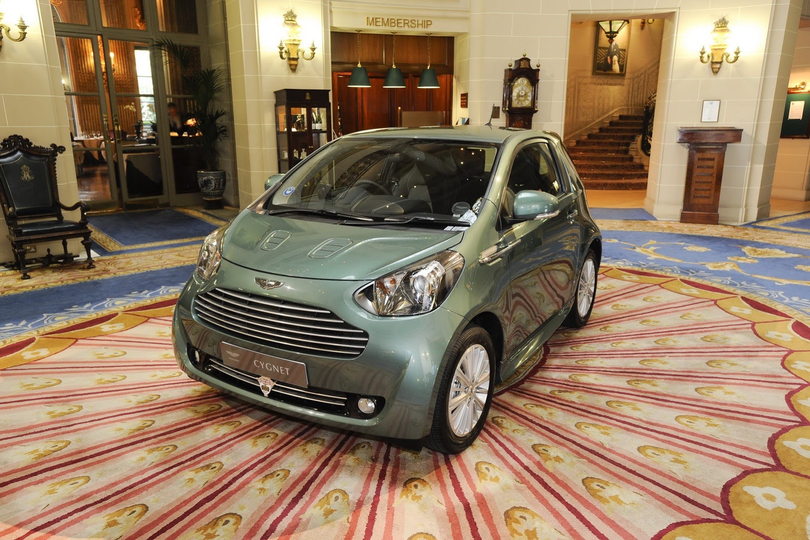 [Aston-Martin-Cygnet-1%255B2%255D.jpg]