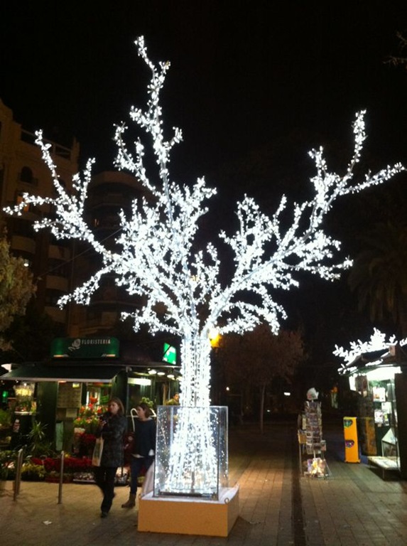 [%25C3%2581rbol%2520iluminado-CuadernodePili%255B3%255D.jpg]