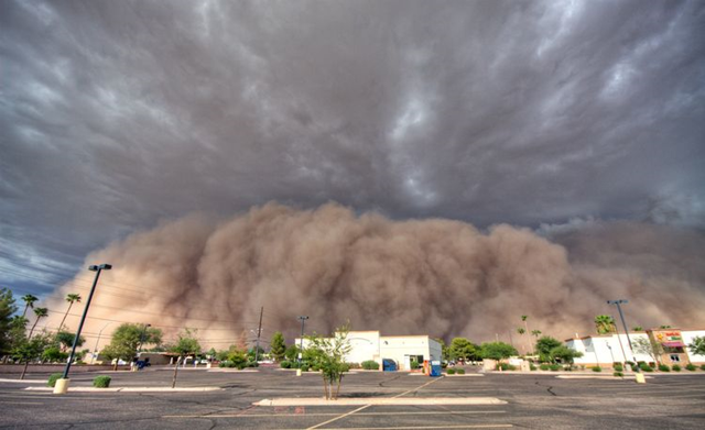 A giant haboob engulfs Gilbert, Arizona, a suburb of Phoenix, 25 July 2012. Photo: Saija Lehtonen