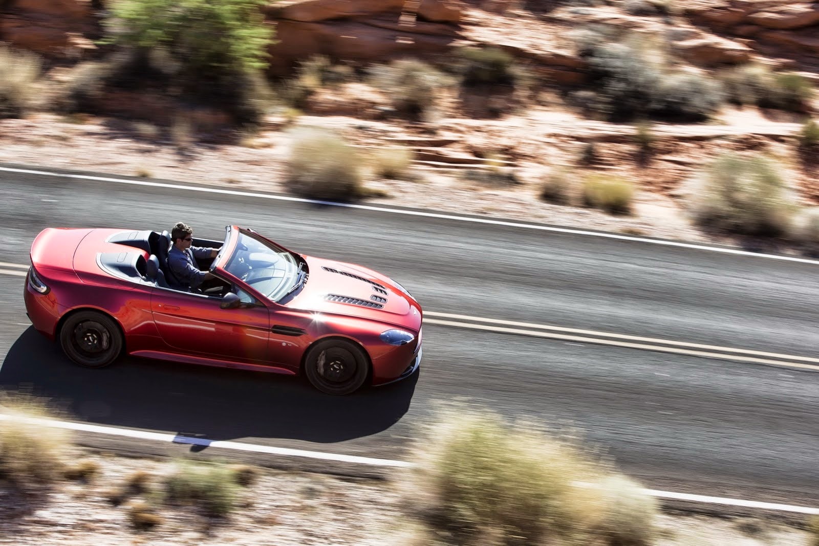 [Aston-Martin-Vantage-S-Roadster-1%255B2%255D.jpg]