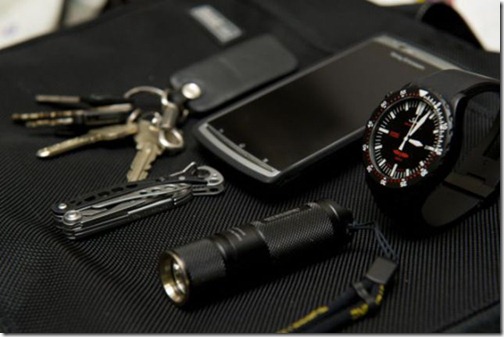what_men_carry_in_their_pockets_640_17