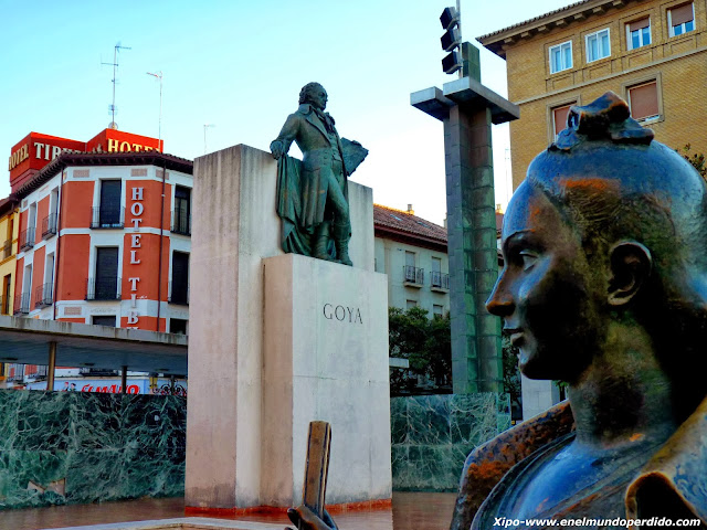 monumento-a-goya-plaza-del-pilar-zaragoza.JPG
