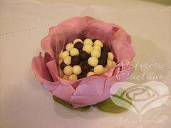 Álbum de fotos de Botão de rosa cetim da Arte em Forminhas, de Patricia Caetano, que cuida da produção artesanal de formas de tecido para doces (forminhas), criando peças personalizadas que conferem um charme todos especial à decoração. Também faz porta-guardanapo. Album (digital) de fotos de Botão de rosa cetim da Arte em Forminhas, de Patricia Caetano, que cuida da produção artesanal de formas de tecido para doces (forminhas), criando peças personalizadas que conferem um charme todos especial à decoração. Também faz porta-guardanapo. forminhas porta guardanapo doces para guardanapos docinhos de decorados tecido doce papel fazer embalagens forma individual pano forminha