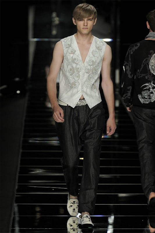 Milan Fashion Week Primavera 2012 - John Richmond (13)