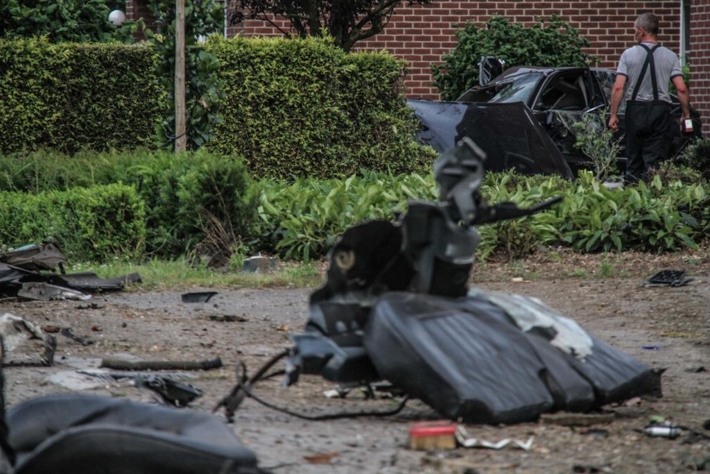 Audi-S8-Accident-9%25255B2%25255D.jpg