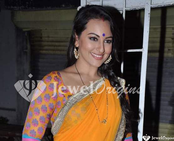 [Sonakshi_Sinha_Gold_Earrings%255B4%255D.jpg]