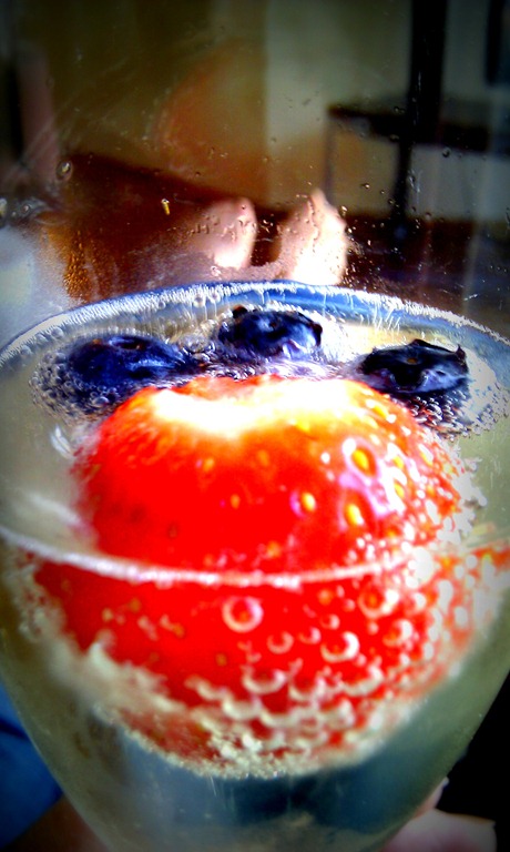 [champagne%255B4%255D.jpg]