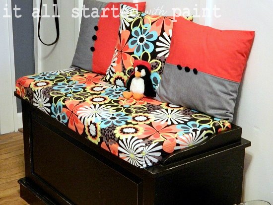 [Entry-Bench-closeup-550x413-24.jpg]