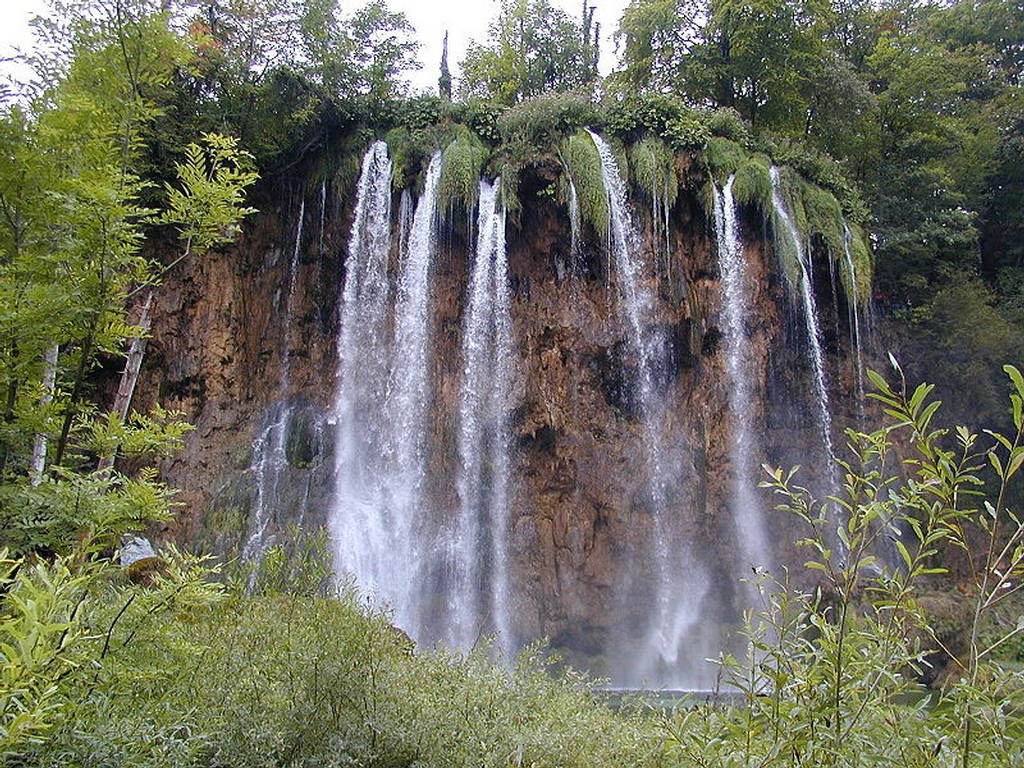 [amazing-waterfalls-of-plitvice-lakes-in-croatia-4%255B3%255D.jpg]