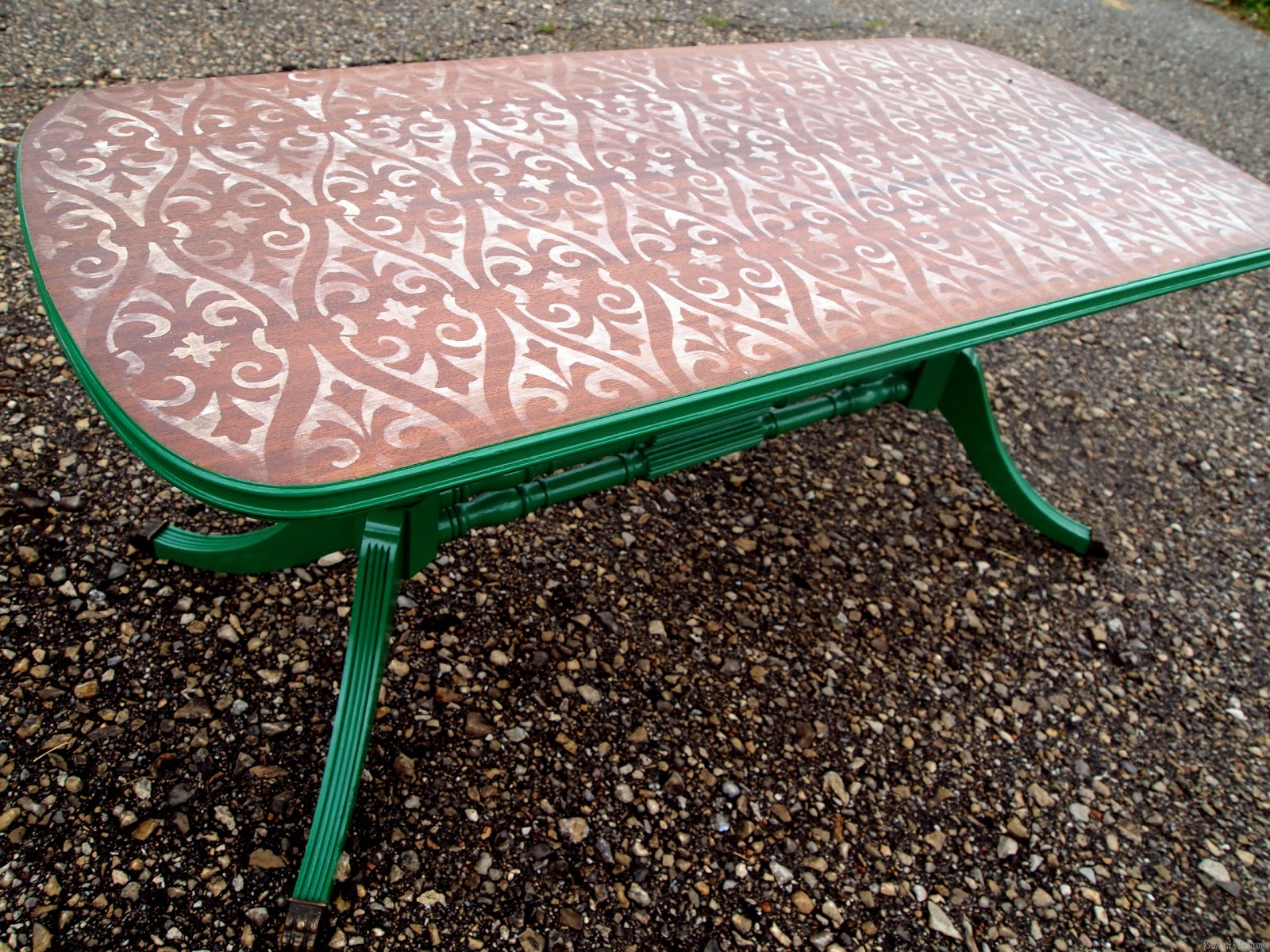 [Stencilled%2520and%2520Distressed%2520Coffee%2520Table%2520%2528by%2520Sawdust%2520%2526%2520Embryos%2529%255B2%255D.jpg]