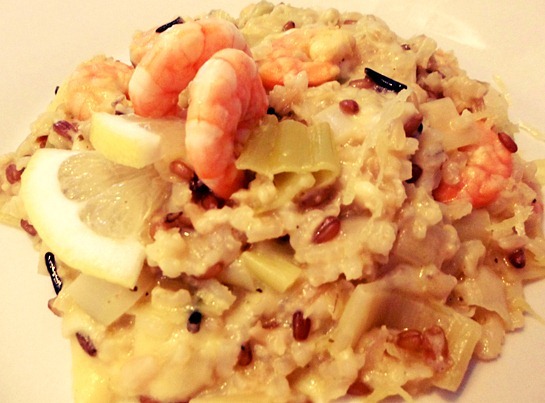 Risoto 7 grãos com camarão e alho poró