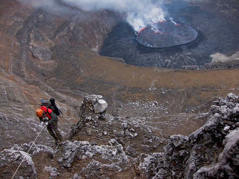 § بحيرة الحمم البركانية في جبل نيراجونجو § Nyiragongo-6%25255B2%25255D