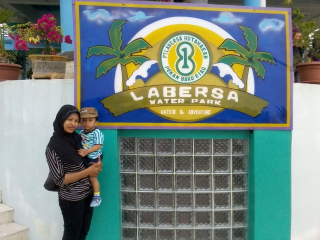 [Violino%2520Ridho%2520Putra%2520%2520di%2520Labersa%2520City%2520Pekanbaru%25203%255B3%255D.jpg]