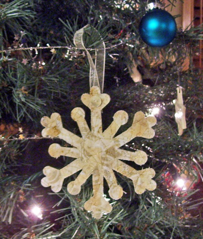 [1-snowflake-in-tree-cropped3.jpg]