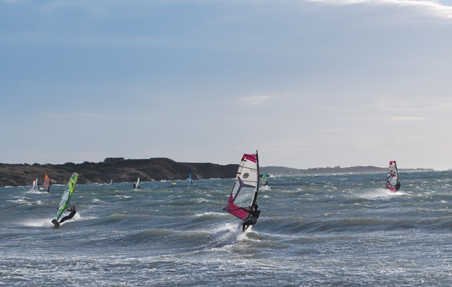 [Windsurfers%25201%2520at%2520Six-Fours-les%2520Plages%255B3%255D.jpg]