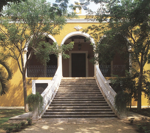 The handsome threshold of Hacienda Sodzil. The handsome threshold of Hacienda Sodzil.