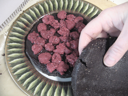 I used frozen raspberries since I didn't find fresh that day. Here I'm adding the second layer. The crack in it is easy to press back together. I used frozen raspberries since I didn't find fresh that day. Here I'm adding the second layer. The crack in it is easy to press back together.
