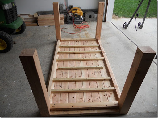 build a farmhouse table