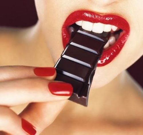 [red_mouth_eating_dark_chocolate-e1329186008136%2520-%2520copia%2520-%2520copia%2520-%2520copia%255B4%255D.jpg]