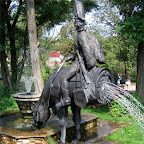 Памятник Мюнхгаузену. Полконя