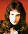 John Deacon - baixo 