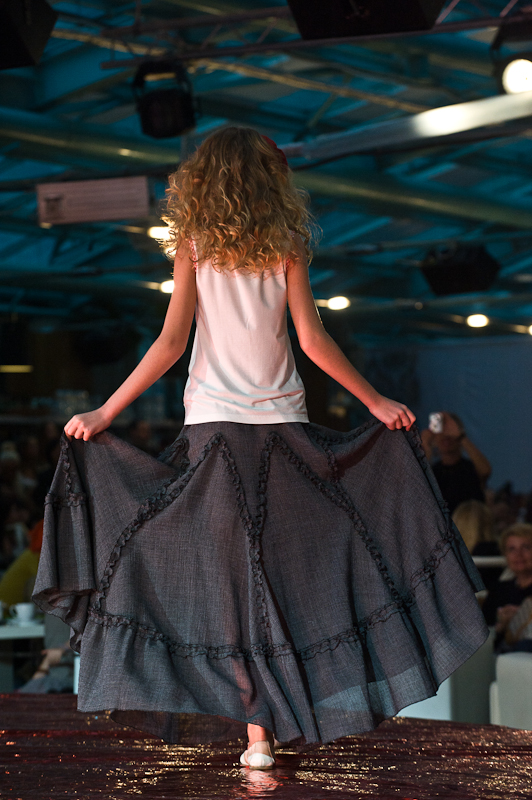 Лариса ЛОБАНОВА (показ дитячої колекції), HOLIDAY FASHION WEEK 2011 Фото Сергея Черникова