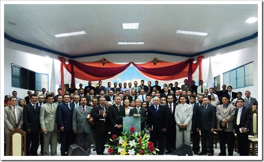 Foto---Pastores-Martim-Alves-e-Alfredo-Luiz-ladeados-por-lideran&ccedil;as-evang&eacute;licas-do-Alto-Oeste