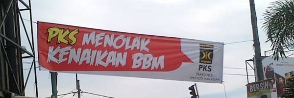 [pks%2520tolak%2520bbm%2520sebar%2520spanduk%255B6%255D.jpg]