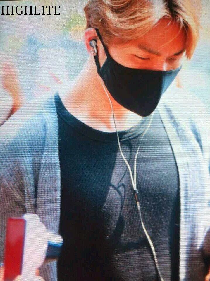 Dae Sung - Gimpo Airport - 14apr2014 - Fan - Highlite - 1.jpg