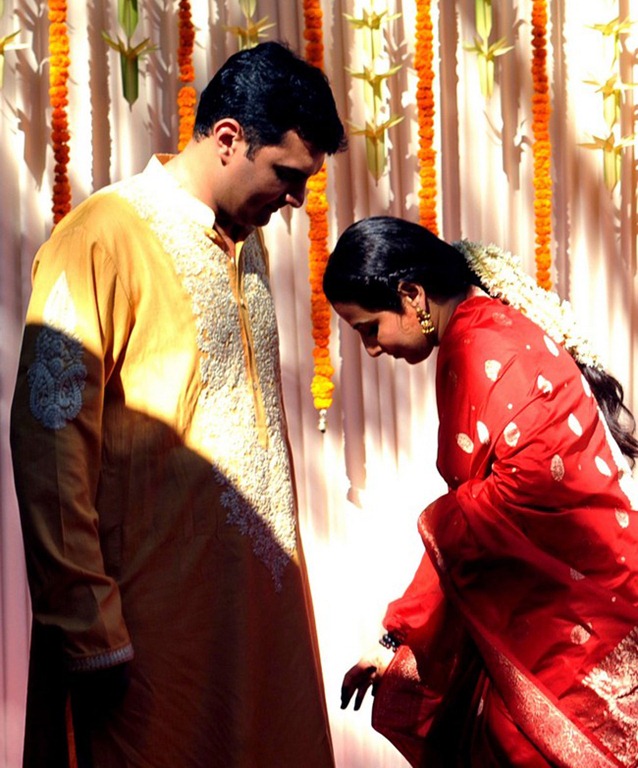 [Vidya-Balan-Siddharth-Roy-Kapur-Marriage-still%255B3%255D.jpg]