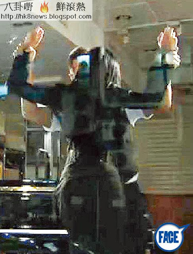 《天與地》中朱慧敏被陳豪壓玻璃強吻一幕，當日阿戚（戚其義）同陳豪試戲，阿威將陳豪 㩒低扮錫，兩個男人試一次畀佢睇！