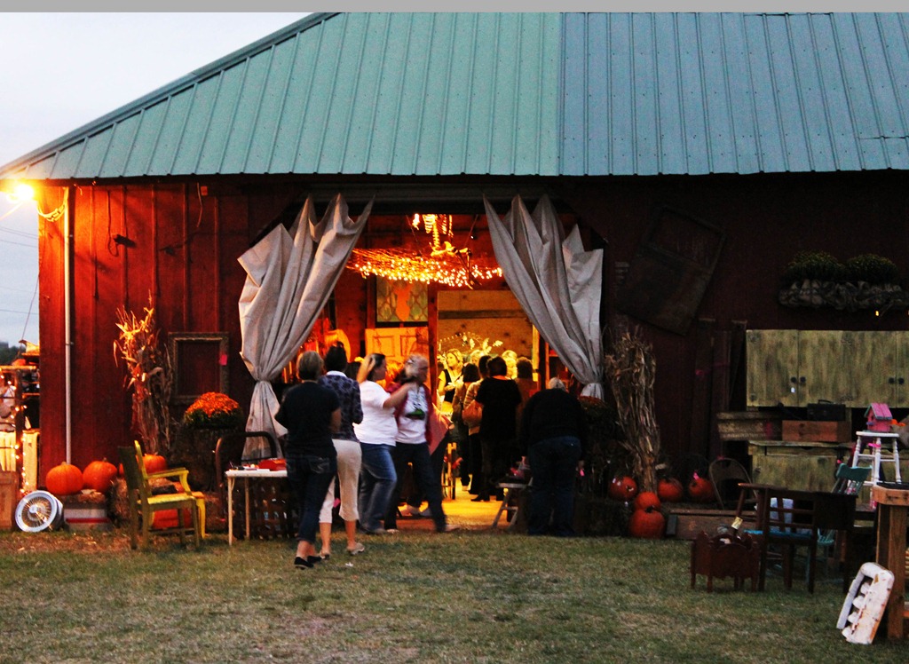 [barn%2520sale%2520Oct.2012%2520148%255B4%255D.jpg]