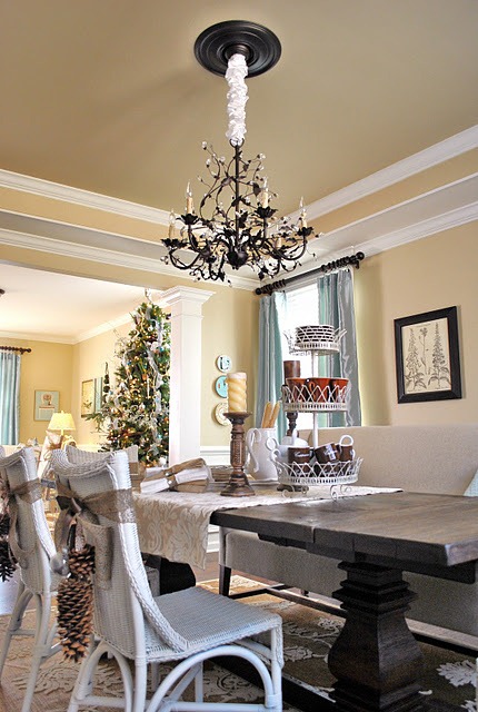 [chandelier-and-table5.jpg]