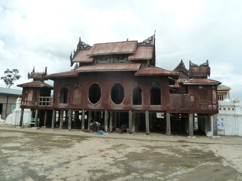 [Myanmar-Inle-Lake-Shweyanbuye-Temple%255B2%255D.jpg]