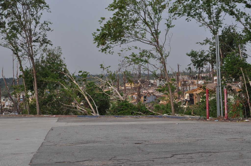 [06-08-11-tornado-damage-in-Birmingha%255B8%255D.jpg]