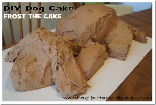 add a layer of light colored frosting how to cut the loaf cake