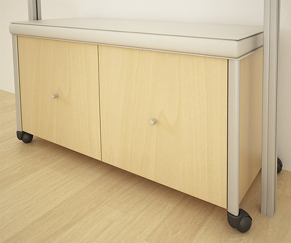 Taburete con ruedas de madera de maple o melamina, con dos cajones o puertas con asiento superior.