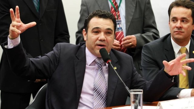 [Marco%2520Feliciano%2520%2528PSC-SP%2529%252006%255B3%255D.jpg]