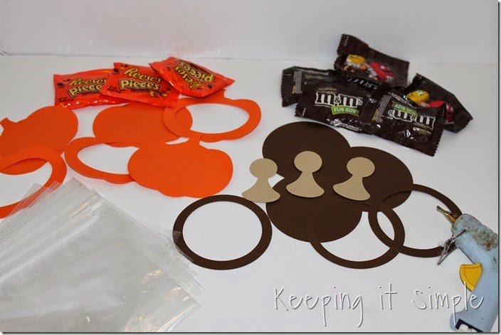 Easy Thanksgiving Candy Pouches (2)