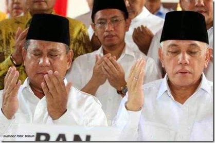 prabowo hatta berdoa