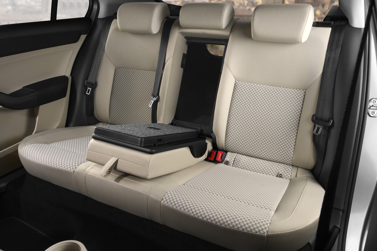 [2013-Seat-Toledo-Sedan-57%255B2%255D.jpg]