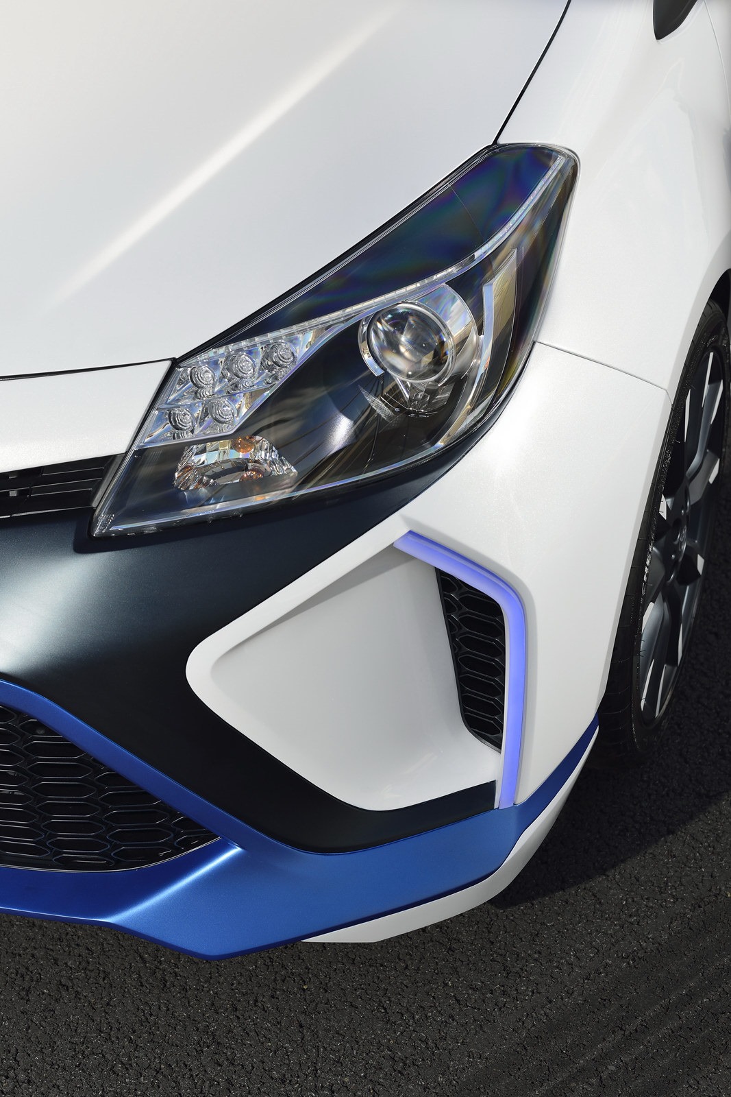 [Toyota-Yaris-Hybrid-R-Concept-27%255B3%255D.jpg]