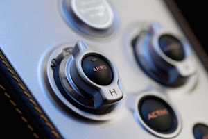 2011 McLaren MP4-12C 001.jpg