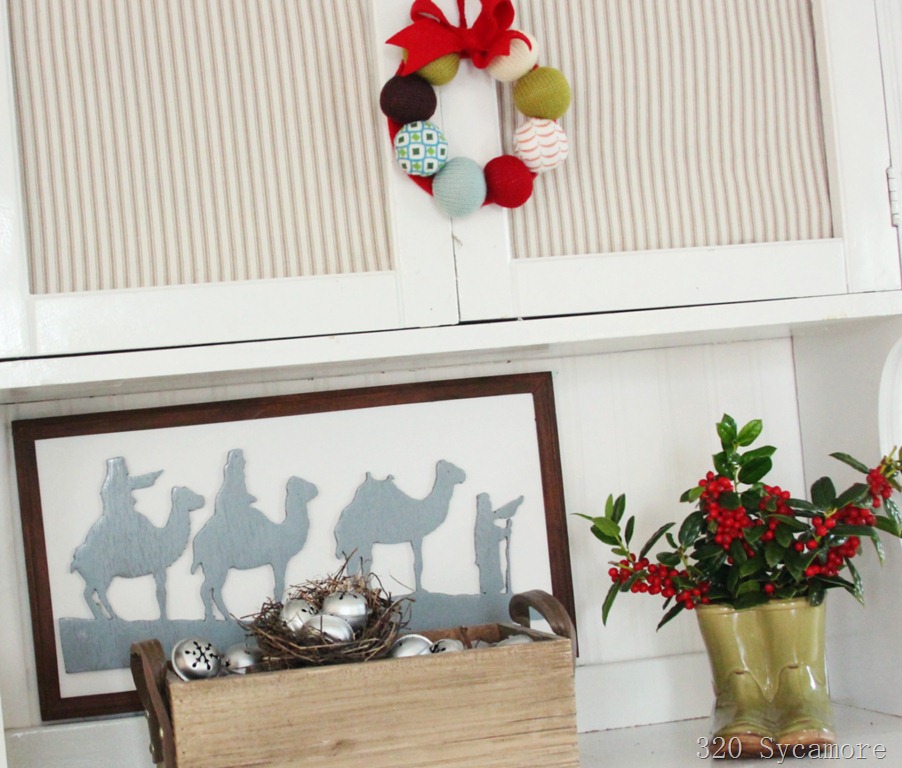 [hutch%2520with%2520wreath%255B3%255D.jpg]