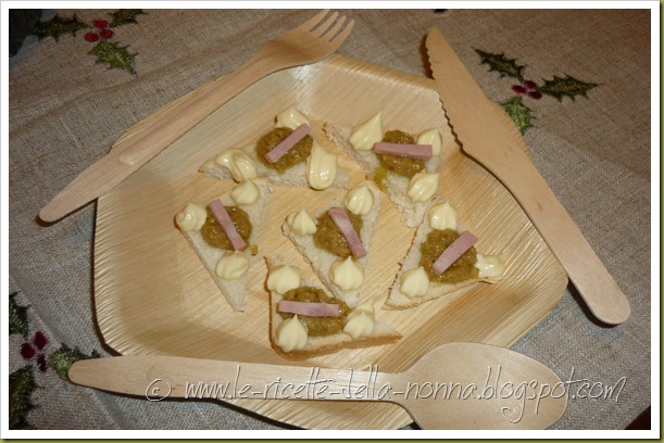 Tartine con patè d'olive, mortadella e maionese (2)