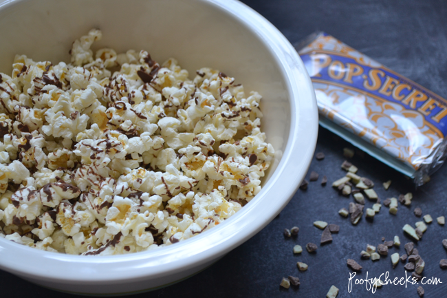 Thin Mint Popcorn - a sweet and salty snack