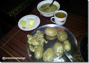 Batatas com manteiga e yerma Batatas com manteiga e yerma